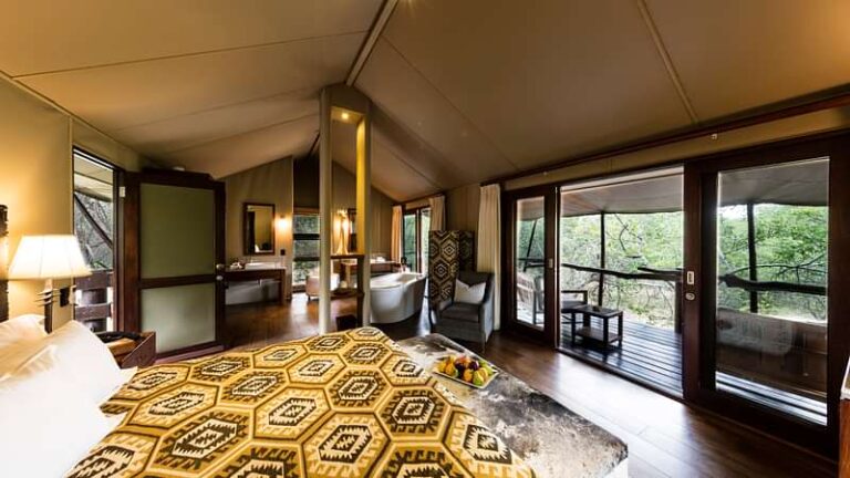 4 Day Ultra-Luxury Fly-in Buffalo Camp Engagement Safari